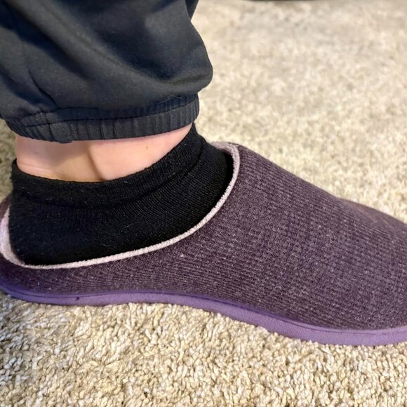 Women's Eggplant Two-Tone Memory Foam Slipper Closed-Toe Indoor House Shoes - Picture 4 of 11